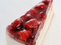 Tort cu iaurt si jeleu de zmeura